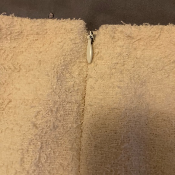 Vintage Authentic Chanel Boutique Ivory Tweed Mini Skirt - Picture 3 of 14